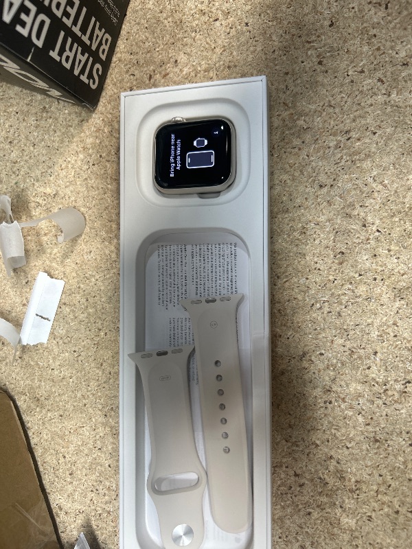 Photo 1 of ** SEE NOTES ***Apple Watch SE (2nd Gen) [GPS 40mm] Smartwatch with Starlight Aluminum Case with Starlight Sport Band S/M. Fitness and Sleep Trackers, Crash Detection, Heart Rate Monitor, Retina Display