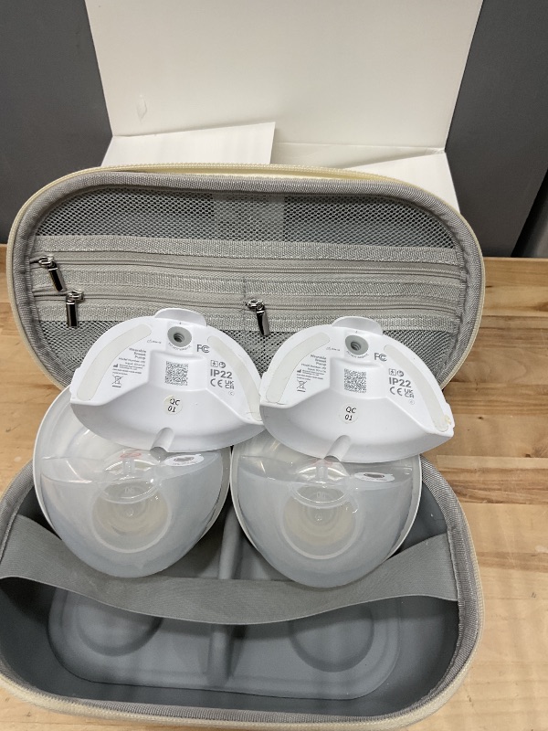 Photo 1 of Pump Hands Free of Moms, Electric Breast Pump