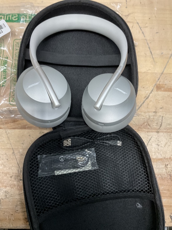 Photo 1 of Bose Headphones 700, Noise Cancelling Bluetooth Over-Ear Wireless Headphones with Built-in Microphone for Clear Calls and Alexa Voice Control, Silver Luxe** NO S/N**