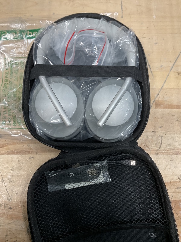 Photo 1 of Bose Headphones 700, Noise Cancelling Bluetooth Over-Ear Wireless Headphones with Built-in Microphone for Clear Calls and Alexa Voice Control, Silver Luxe** NO S/N**