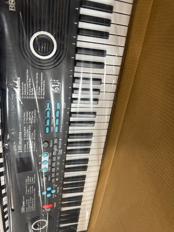 Photo 1 of 61 keys keyboard piano, Electronic Digital Piano with Built-In Speaker Microphone, Portable Keyboard Gift Teaching for Beginners, electric piano for kids