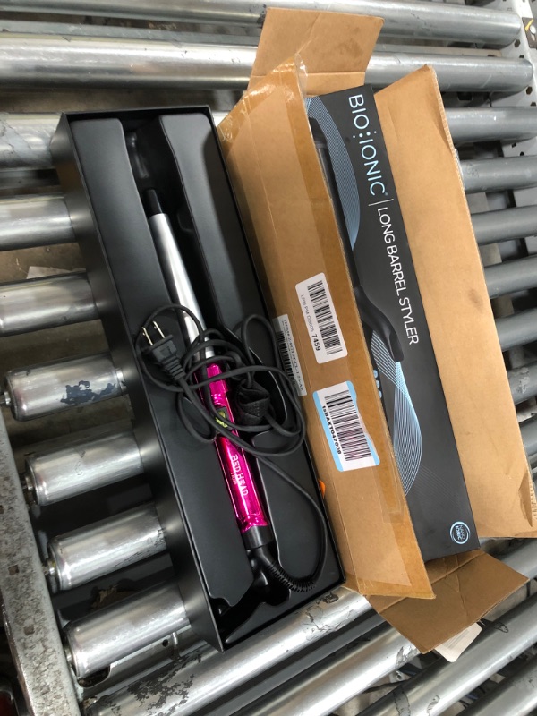 Photo 1 of Bed Head Curlipops Clamp-Free Tapered Curling Wand Iron | For Bouncy Curls and Massive Shine (1 in)
