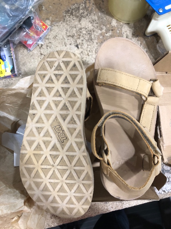 Photo 1 of ***HEAVILY USED AND DIRTY - SEE PICTURES***
Teva Women's Midform Universal Leather Sandal, Desert Sand, 5