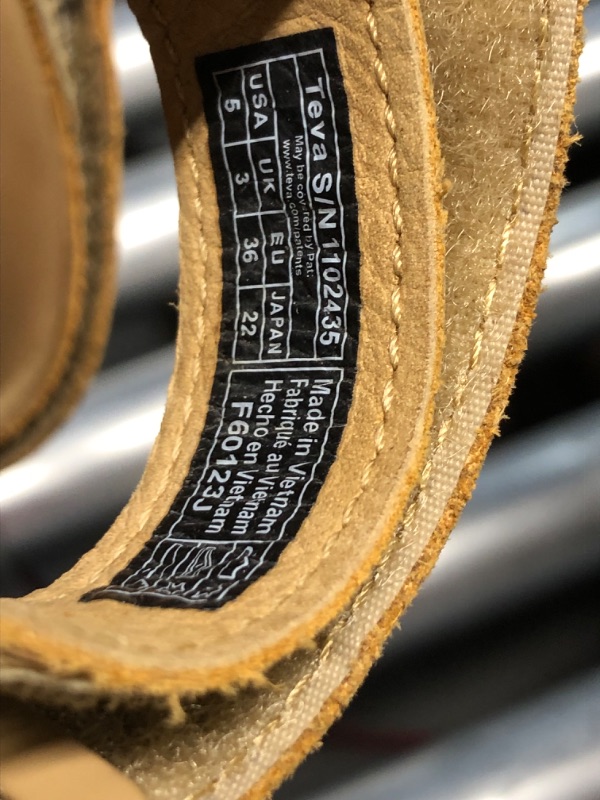 Photo 1 of ***HEAVILY USED AND DIRTY - SEE PICTURES***
Teva Women's Midform Universal Leather Sandal, Desert Sand, 5