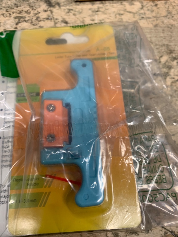 Photo 1 of (Green?Blue) A-05 Easily Portable Wire Stripper Fiber Cable Ribbon Stripper FTTH Fiber Optic Stripper, 1.9-3.0mm Access Tool Loose Buffer Tube Stripper with Replacement Blades