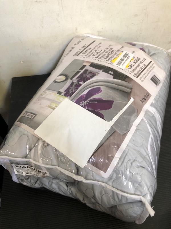 Photo 1 of GrandLinen - 3-Piece Fine Printed Oversize (100 X 95) Quilt Set Reversible Bedspread Coverlet Full/Queen Size Bed Cover (Dark Purple, Grey, White Hibiscus Floral)