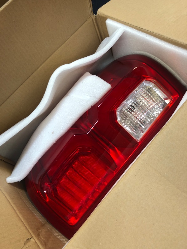 Photo 1 of Lochnchn LED Tail Lights Compatible with Chevy Silverado 1500 2016 2017 2018 Outer Rear Taillight Assembly Brake Lamp Right Passenger Side Replace 84288719 GM2801294