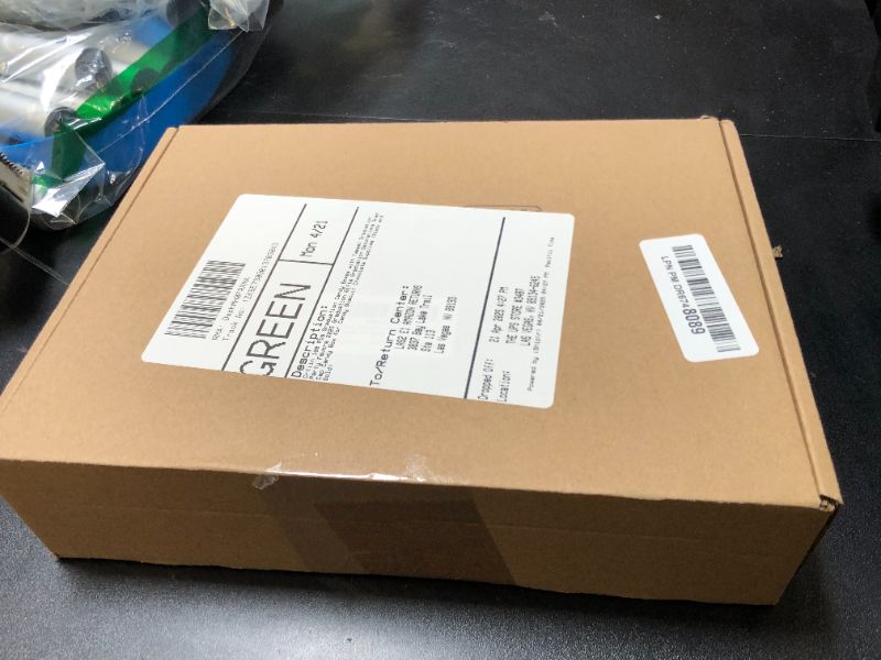 Photo 1 of Crtiin 100 Pcs Graduation Candy Boxes with Tassel Graduation Party Favors 2025 Graduation Gifts Graduation Decorations Grad Cap Candy Box for Candy Biscuit Chocolate Supplies (Black and Gold)