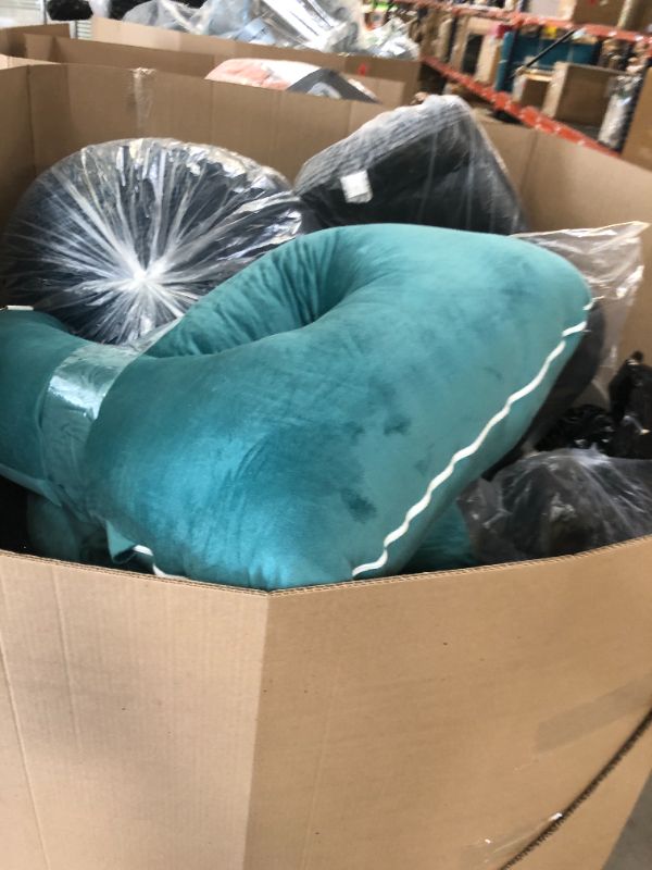 Photo 1 of PALLET OF PILLOWS AND BLANKET ETC SOLD AS IS
