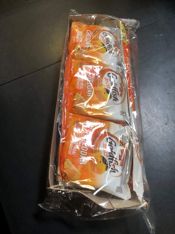 Photo 1 of Goldfish Cheddar Cheese Crackers Baked Snack Crackers 1 Oz on-the-Go Snack Packs 9 Count Tray (BB 02/23/25)
