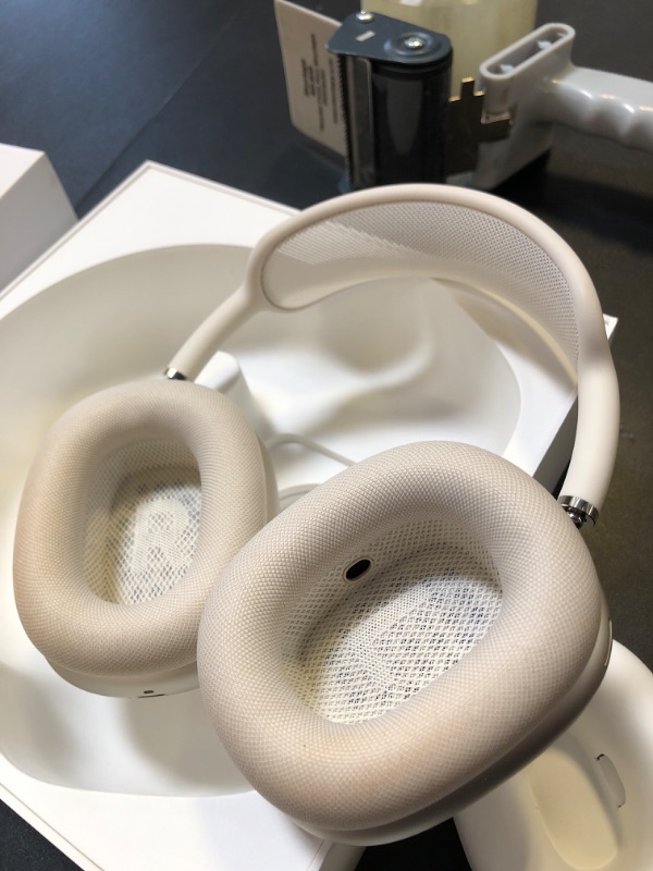 Photo 1 of Apple AirPods Max Wireless Over-Ear Headphones, Pro-Level Active Noise Cancellation, Transparency Mode, Personalized Spatial Audio, USB-C Charging, Bluetooth Headphones for iPhone - Starlight
