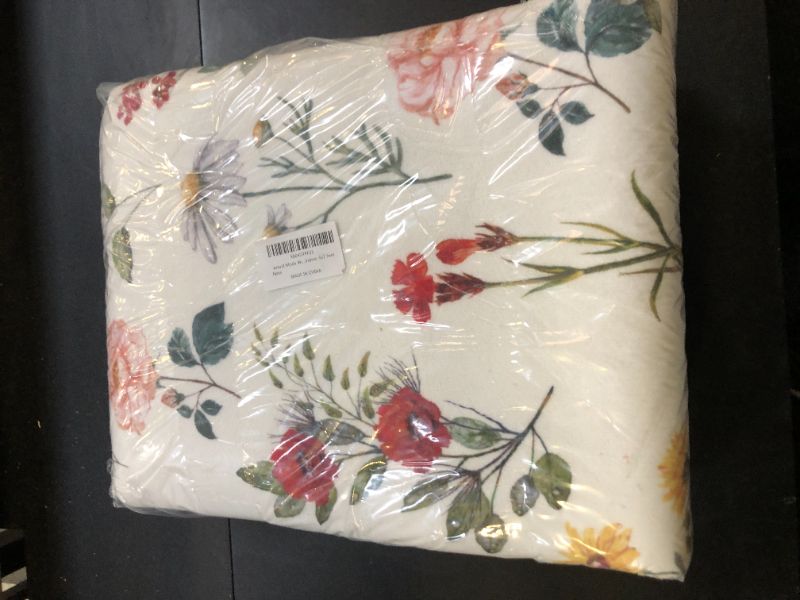 Photo 1 of Artoid Mode Wild Flowers Daisy Spring Area Rug, Washable Area Rugs for Entryway Bedroom Living Room Laundry Room Indoor 5x7 Feet