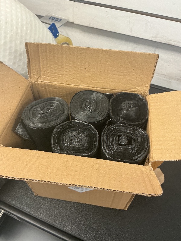 Photo 1 of Black 32 gal trash bag 5 rolls