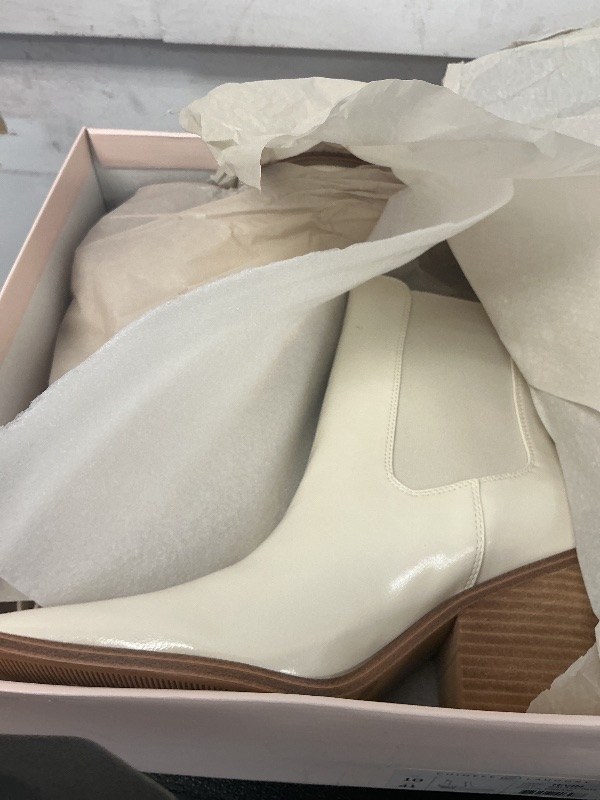 Photo 1 of Chinese Laundry Women's Tevin Fashion Boot, Cream, 10