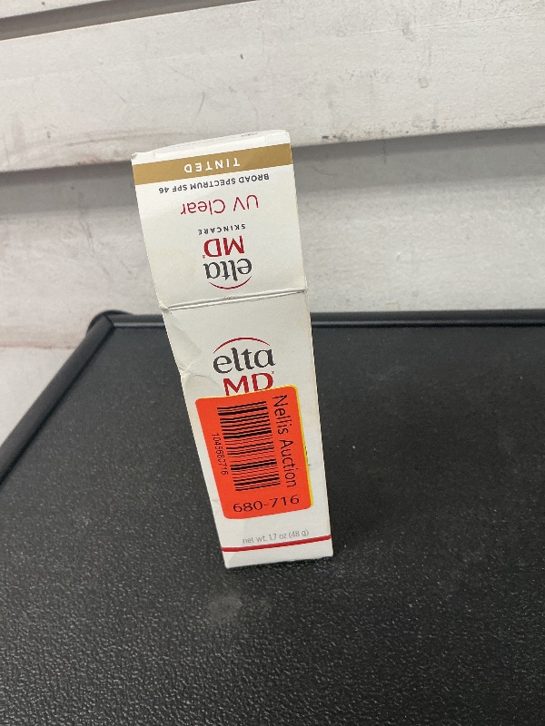 Photo 1 of EltaMD UV Clear Face Sunscreen SPF 46, Oil Free Sunscreen with Zinc Oxide, Dermatologist Recommended Sunscreen