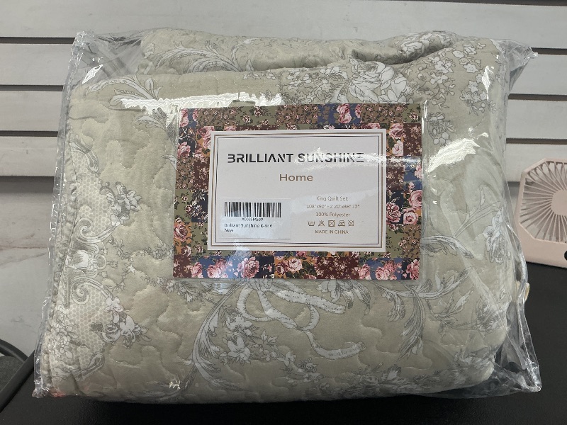 Photo 1 of Brilliant Sunshine Classic Grey Floral Toile in Beige Background, 3-Piece Quilt Set with 2 Shams, Reversible Bedspread, Soft Lightweight Coverlet, All-Season, King, Beige