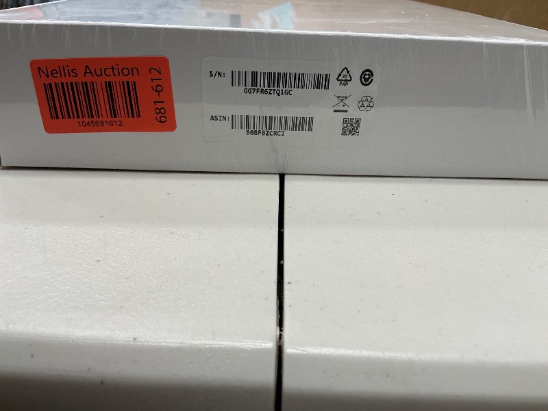 Photo 1 of 2020 Apple iPad (10.2-inch, WiFi, 32GB) - Space Gray (Renewed Premium)