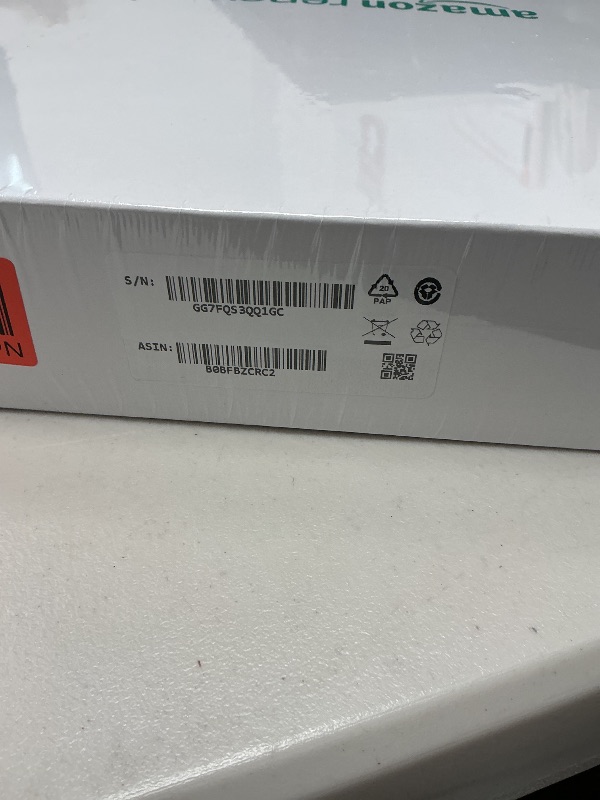 Photo 1 of 2020 Apple iPad (10.2-inch, WiFi, 32GB) - Space Gray (Renewed Premium)