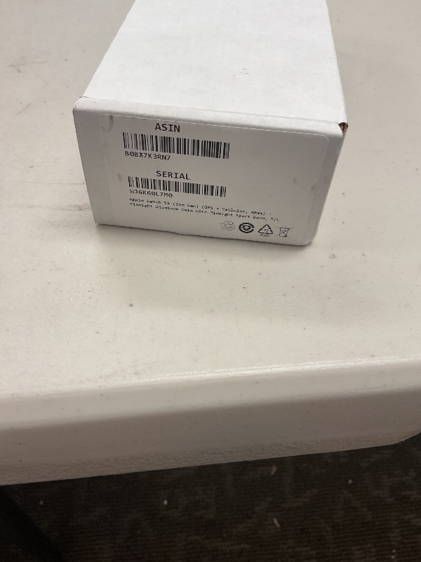 Photo 1 of Apple Watch SE (2nd Gen) (GPS + Cellular, 40mm) - Midnight Aluminum Case with Midnight Sport Band, M/L (Renewed)