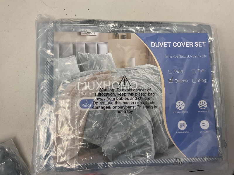 Photo 1 of MUXHOMO Duvet Cover Queen Size, Reversible Floral Grey Plaid Duvet Cover Set with Zipper Closure, 3 Pieces Botanical Patterns Soft Microfiber Bedding Set with 4 Ties (90"x90", 2 Pillow Cases)