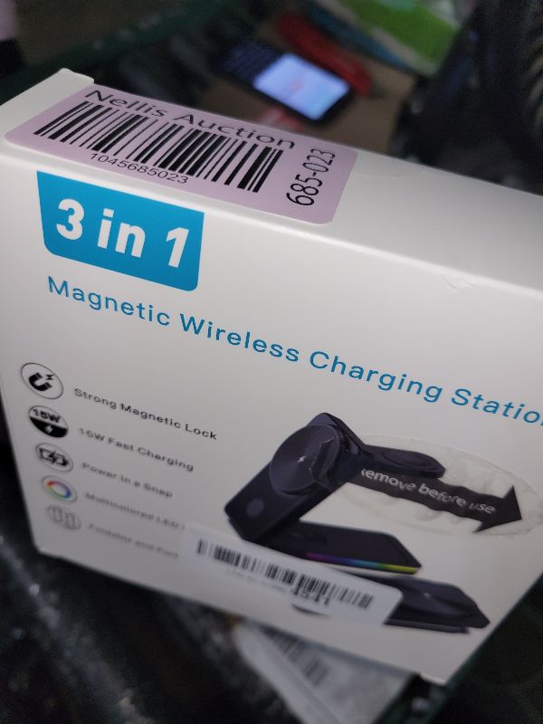 Photo 1 of 3 in 1 Magnetic Wireless Charger for Samsung, Foldable MagSafe Wireless Charging Station for Samsung Galaxy S25Ultra/S24/S23 Ultra/S22, Watch Charger for Galaxy Watch Ultra/7/6/5/4/Buds (for Travel)