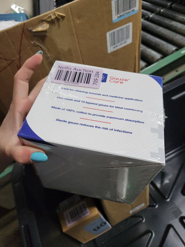 Photo 1 of 100pc Large Sterile Gauze Pads 4x4 Sterile for Wounds Bulk - 12ply Woven Gauze Sponges 4x4 Sterile - USP IV Breathable Mesh 4x4 Gauze Pads Sterile for Enhanced Absorption - First Aid Medical