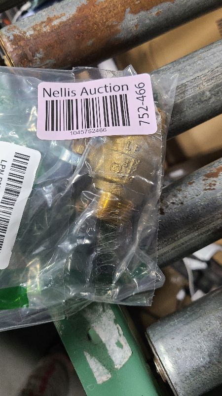 Photo 1 of 3/4'' Male Ball Valve, Full Port 600 WOG, Water, Oil and Gas - Brass
