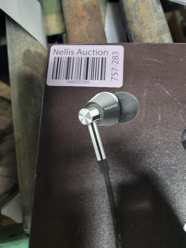 Photo 1 of 1MORE Triple Driver in-Ear Headphones with Microphone