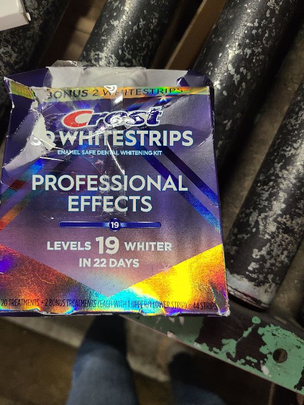 Photo 1 of Crest 3D Whitestrips Professional Effects – Teeth Whitening Kit, 22 Treatments (20 + 2 Bonus), Each with 1 Upper/1Lower, 44 Strips – Crest 3DWhite Teeth Whitening Strips