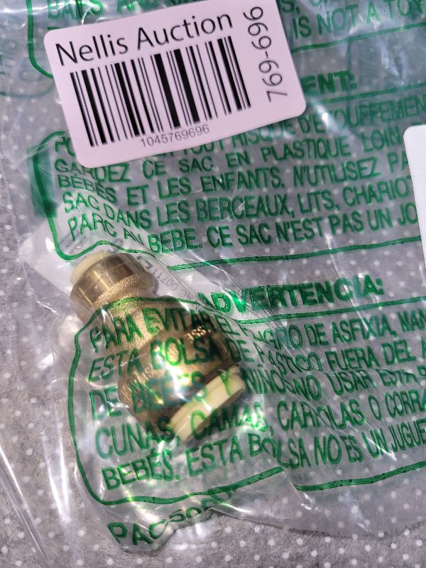 Photo 1 of 1 PIECE XFITTING 1/2" X 1/4" PUSH FIT REDUCING COUPLING