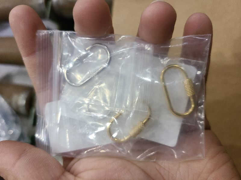 Photo 1 of 4 Pcs Small Locking Carabiner Screw Lock Carabiner Brass Screw Lock Clip Oval Lock Key Clasps Stainless Steel Screw Locking Keychain Simple Brass Keychain Holder Clasp Metal Keychain Clip Hook