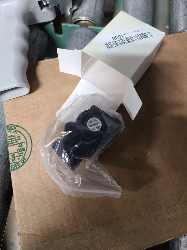 Photo 1 of 134143 134030 TPS Throttle Position Sensor Kit for Ford Volvo International Navistar Trucks # 134734 TP0301 8C409F832BA 2603895C91