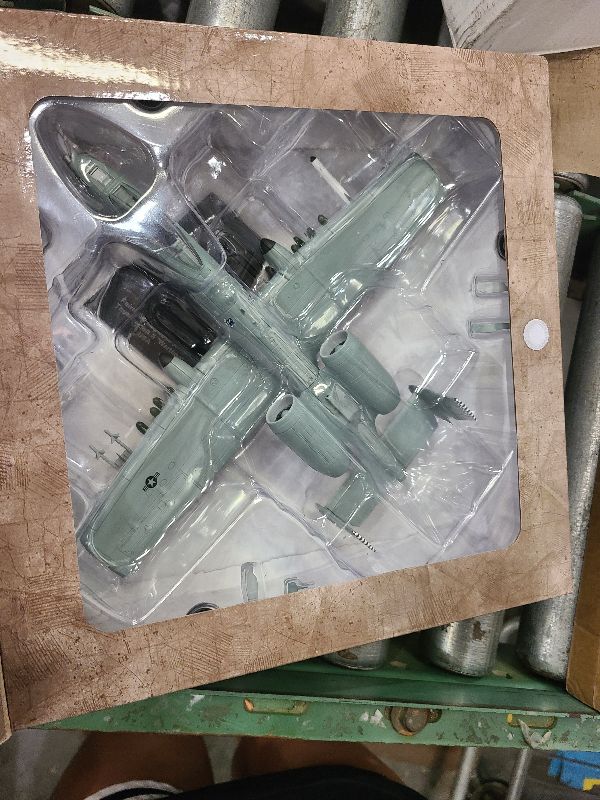 Photo 1 of 1:72 Scale Model Fairchild Republic A-10 Thunderbolt II Warthog - Militaria Diecast by Motorcity Classics
