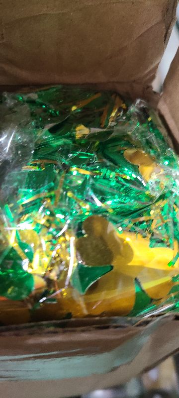Photo 1 of 33 FT St Patricks Day Garland Decor Gold Green Shamrock Hat Tinsel Garland, Shiny Metallic Streamer Twist Garland Hanging St Patricks Day Decorations for Home Indoor Outdoor Irish Party Supplies
