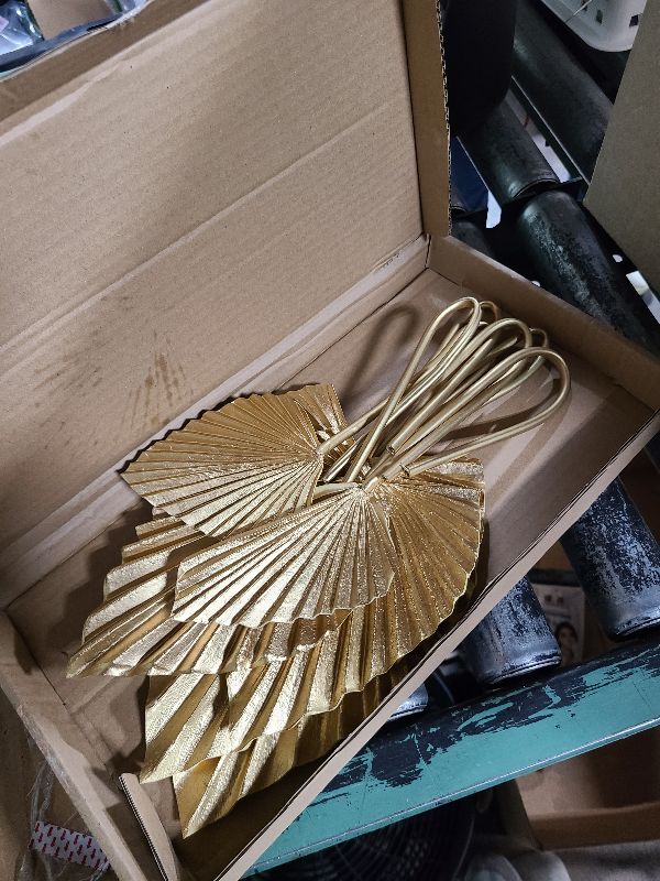 Photo 1 of 6 Pcs Pu Foam Artificial Golden Leaf Faux Palm Tropical Leaves Fake Palm Fronds for DIY Wedding Bouquets Fake Leaves for Centerpieces Arrangements Bridal Shower Leaf Stem for Party Home Decor-Gold