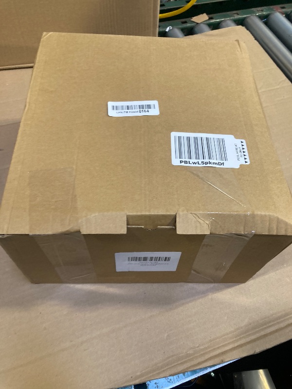 Photo 1 of 68 oz Borosilicate Square Glass Pitcher with Lid and Spout, Heat Resistant -4°F to 302°F, Lightweight Water Pitchers, Water Jugs, Glass Carafe with Handle, Ideal for Fridge Storage(2Pack)