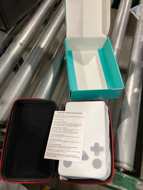 Photo 1 of ?R36MAX 4000mAh Portable Rechargeable Handheld Retro Game Console,Comfort Non-Slip Handheld Standing Retro Game Console with 64G TF Car,4.0-inch Screen,for Office,White