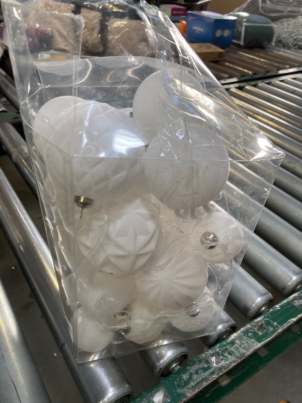 Photo 1 of 30pcs Velvet Christmas Ball Ornaments, Flocked Shatterproof Christmas Ornaments Hanging Xmas Tree Decorations Set for Home Party Holiday Decor (Multi-Size, White)