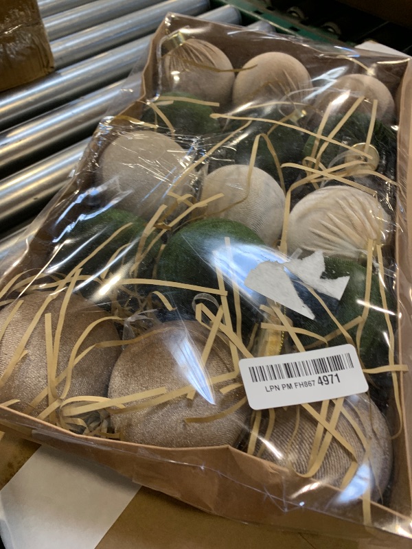 Photo 1 of 21Pcs Velvet Christmas Ball Ornaments 3.15" Shatterproof Christmas Tree Decorations Set with Paper Ornaments Hanging Xmas Decorations for Office Holiday Home Decor(Dark Green, Champagne, Kaki)