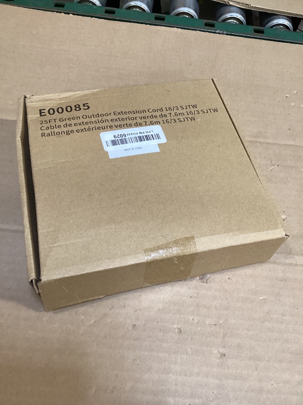 Photo 1 of 25FT Outdoor Green Extension with Multiple Outlets, Evenly Spaced 3 Outlets, Light Duty 16/3 SJTW Cable with Grounded Plugs, 13AMP 1625W 125V 16AWG, ETL Listed