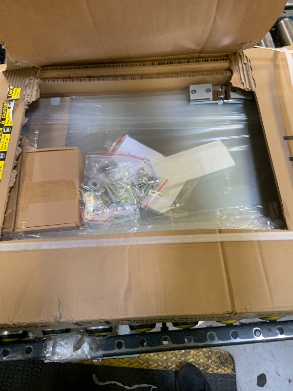 Photo 1 of Bathtub screen