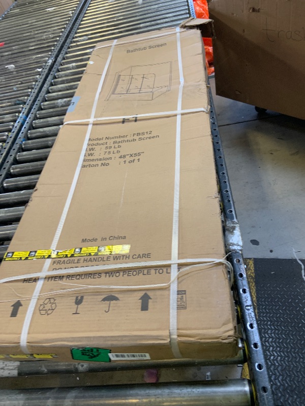 Photo 1 of Bathtub screen