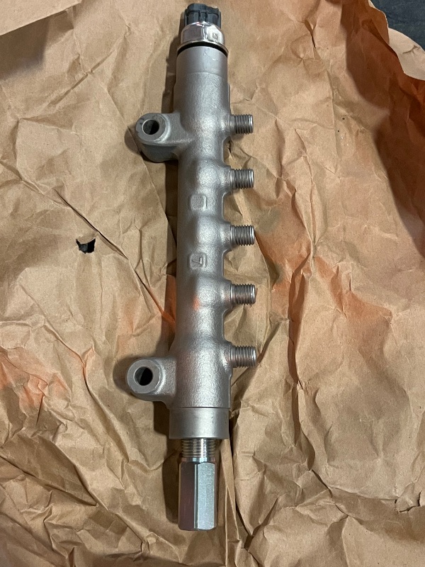 Photo 1 of Yeasliy Fuel Common Rail 1J770-50600 1J770-50604 Compatible for Kubota V3307 V2607 Engine KX057-4 SVL75 M7060HDC M6060HDC
