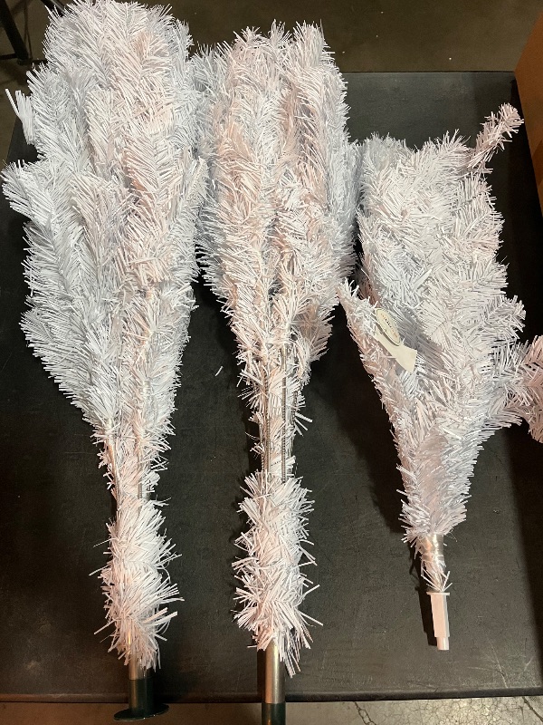 Photo 1 of Bonnlo 6 ft White Unlit Artificial Christmas Pine Tree Xmas Tree Holiday Party Decoration with Sturdy Metal Stand, Full 1100 Tips Branch for Indoor and Outdoor
