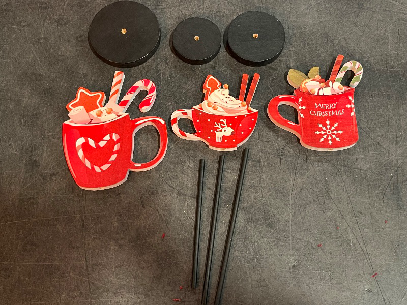 Photo 1 of Geetery 3 Pcs Christmas Table Decor Hot Chocolate Bar Hot Cocoa Bar Supplies Christmas Table Centerpieces Wooden Sign Tabletop Decor for Home Xmas Winter Holiday Party Decorations
