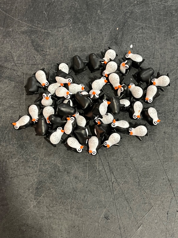Photo 1 of 50 Pcs Miniature Penguin Figurines Resin Penguin Figures Bulk 0.87'' Cake Topper Mini Animal for Fairy Garden Micro Landscape Winter Christmas Scene Decor Party Supplies

