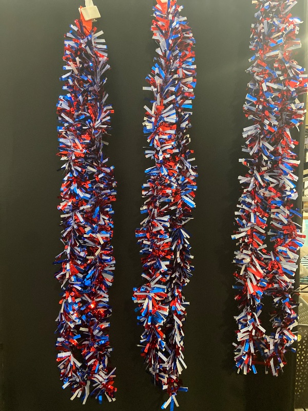 Photo 1 of 20ft patriotic tinsel garland