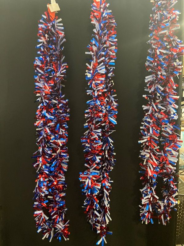 Photo 1 of 20ft patriotic tinsel garland
