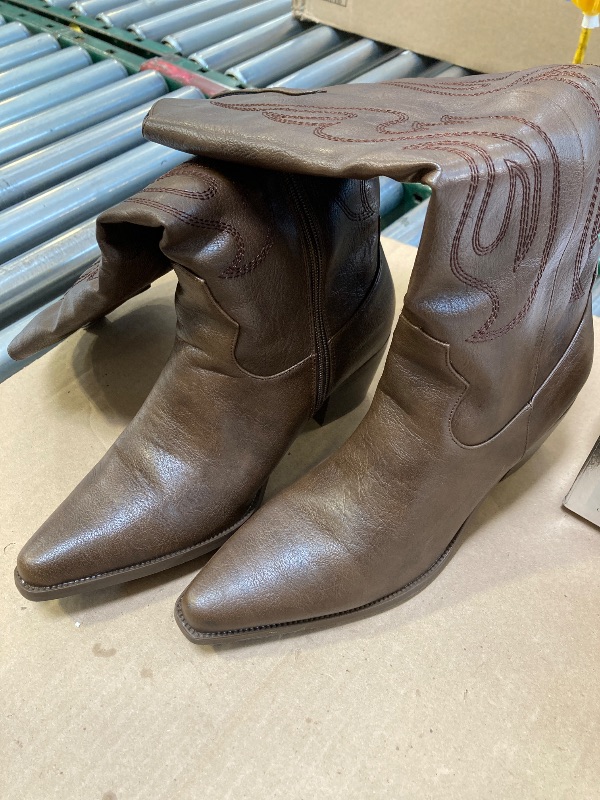 Photo 1 of Women's Boots Size 9