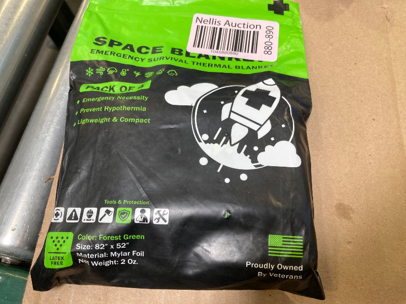 Photo 1 of EVERLIT Survival Emergency Mylar Thermal Blankets -Space Blanket Survival kit Camping Blanket Perfect for First Aid, Outdoors, Hiking,Bug Out Bag,Marathons or First Aid (Forest Green)
